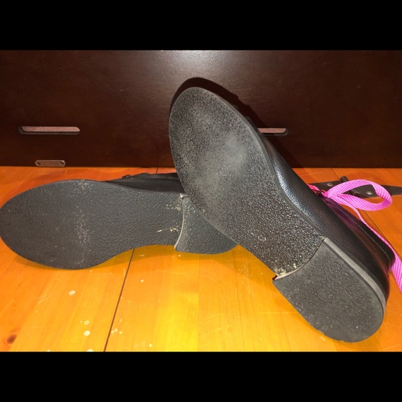 Shoes with pink laces - Picture 5 of 5